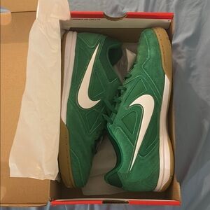 Nike GATO sneakers pine green and white